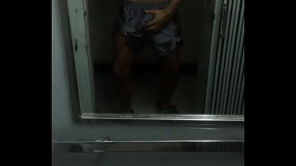 XXX Big Bulge в шортах энергетических фильмов