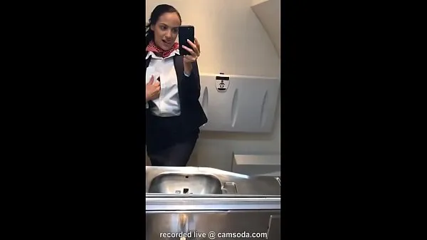 XXX hôtesse latina se au club de masturbation mile dans les toilettes et jouit Films énergétiques