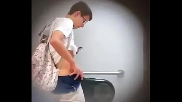 XXX Hot white boy pissing and hitting a (no cum energetických filmů