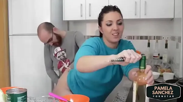 XXX Fucking in the kitchen while cooking Pamela y Jesus more videos in kitchen in pamelasanchez.eu 에너지 영화
