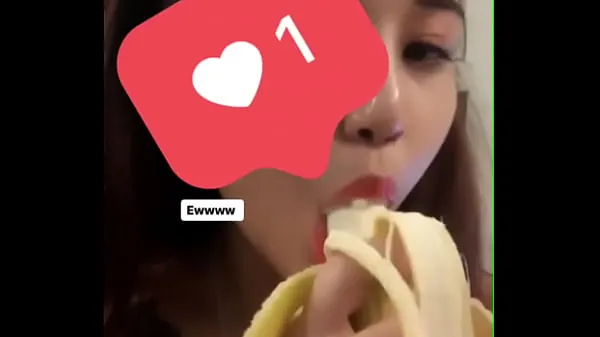 XXX Girl learning to eat bananas ενεργειακές ταινίες