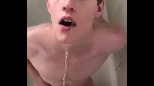 XXX Young boy jacking off and taking a piss bath (piss energy Movies
