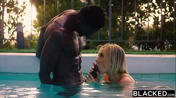 XXX BLACKED: Hot Blonde baise secrètement le copain de sa coloc Films énergétiques