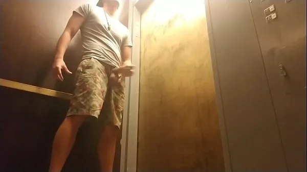 XXX Jerking Off in Public Elevator energifilmer