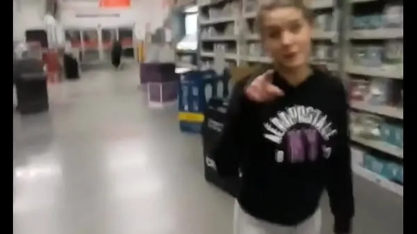 XXX Stranger Girl suce ma bite dans Walmart Films énergétiques