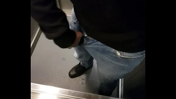 XXX flashing my cock in elevator ऊर्जा फिल्में