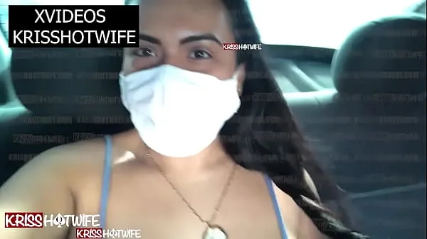 XXX Kriss Hotwife burlándose del conductor de Uber y los programas de videollamadas con el cuerno de Uber atrapando sus tetas películas sobre energía