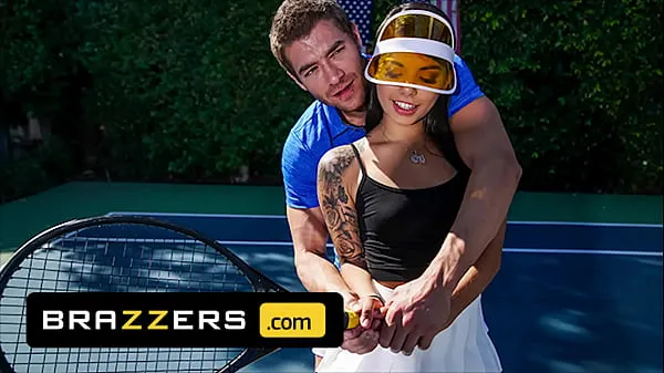 XXX Xander Corvus) Massages (Gina Valentinas) Foot To Ease Her Pain They End Up Fucking - Brazzers phim năng lượng