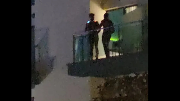 XXX Jungs beim Ficken auf dem Balkon erwischtEnergiefilme