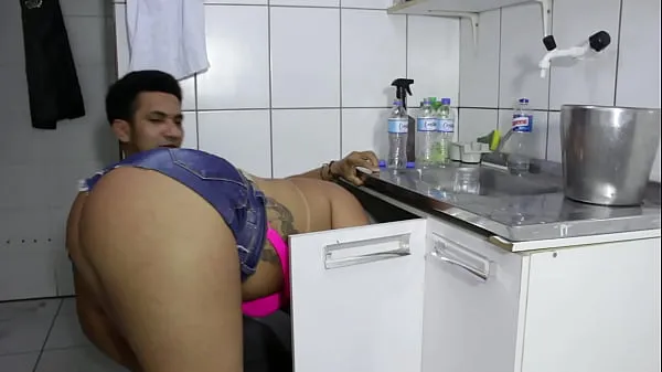 XXX The cocky plumber stuck the pipe in the ass of the naughty rabetão. Victoria Dias and Mr Rola energifilmer