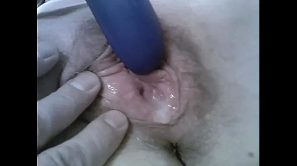 XXX Je baise ma femme avec un gode pendant qu'elle utilise un vibromasseur sur son clitoris, puis je baise sa chatte rose avec ma grosse bite Films énergétiques