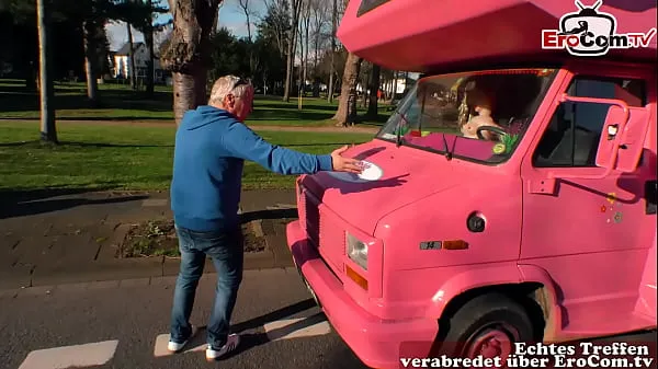 XXX El abuelo recoge a una teen alemana en la calle y se la folla en el coche películas sobre energía