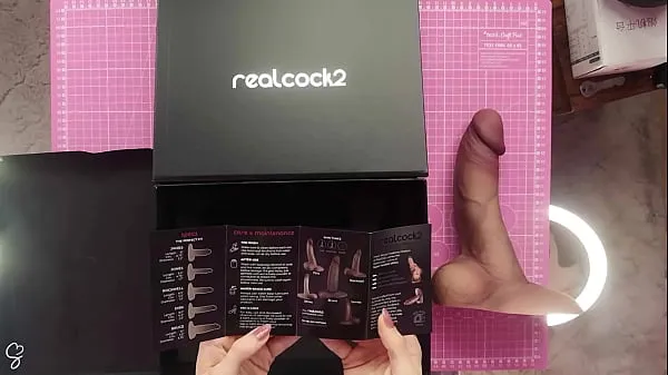 XXX Распаковка - самый реалистичный в мире дилдо RealCock2 от RealDoll энергетических фильмов