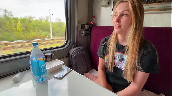 XXX Замужняя мачеха Алина Рай занялась сексом в поезде с незнакомцем энергетических фильмов