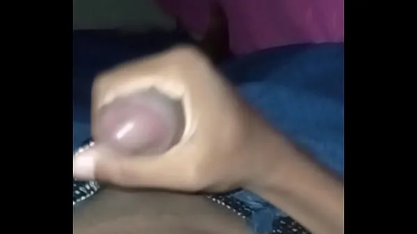 XXX brunette enjoying the handjob 에너지 영화