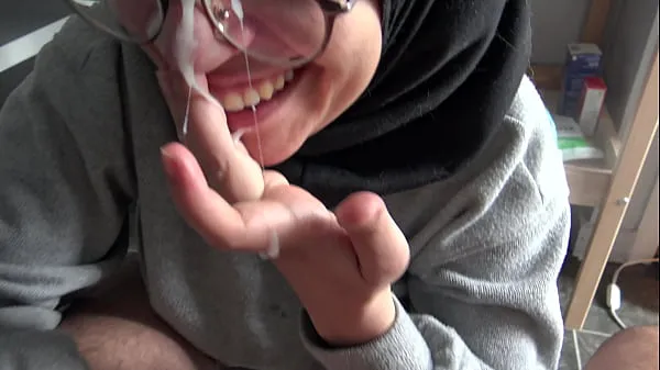 XXX Ein muslimisches Mädchen ist verstört, als sie den großen französischen Schwanz ihres Lehrers siehtEnergiefilme
